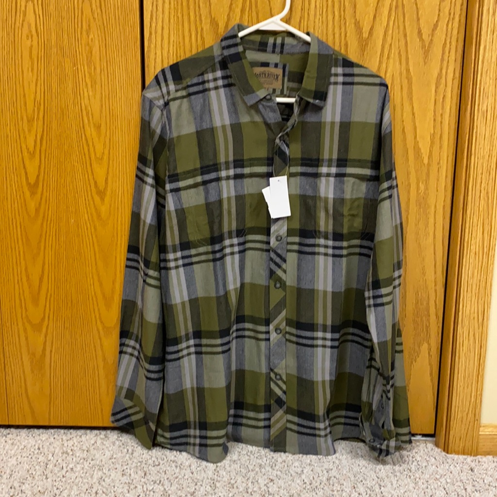 Nwt Men’s Xl Soft Flannel Like Button Down Shirt